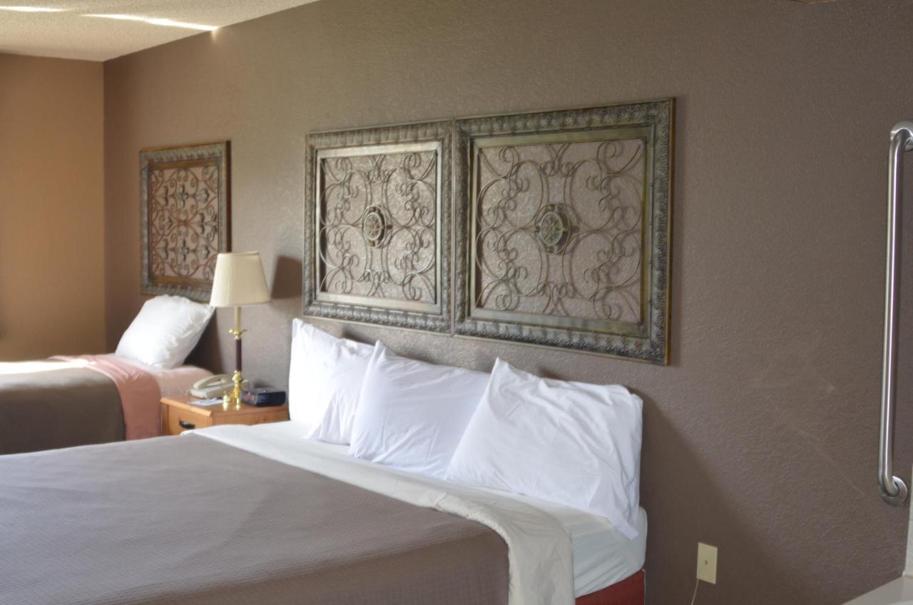 Boarders Inn And Suites By Cobblestone Hotels - Fayette Eksteriør bilde